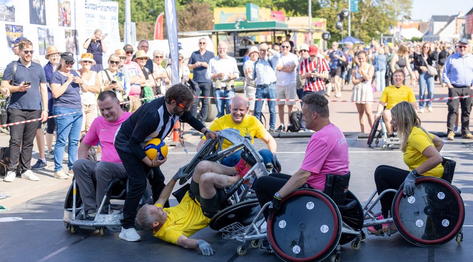 Folkemøde med murderball og skovrejsning